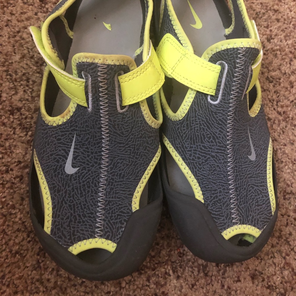 Kids water shoes